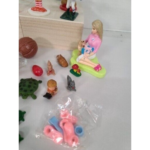 Vintage LOT of 40+ pcs. Hard Plastic Big Bird,golf,baby, Barbie, Bears,balls.... - Picture 6 of 11